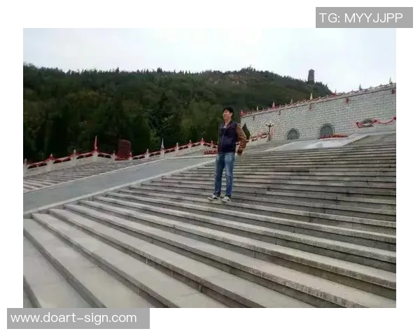 众星齐聚观看足球明星精彩瞬间视频引发热议与欢笑