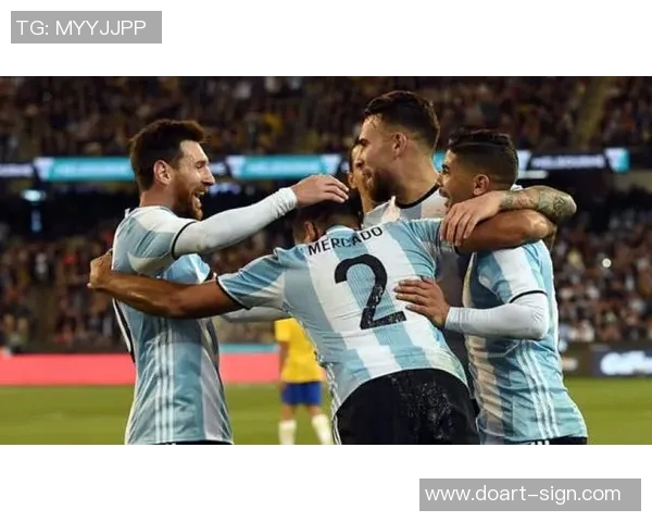 足球明星与梅西亲密互动瞬间展现友谊与激情的温馨画面