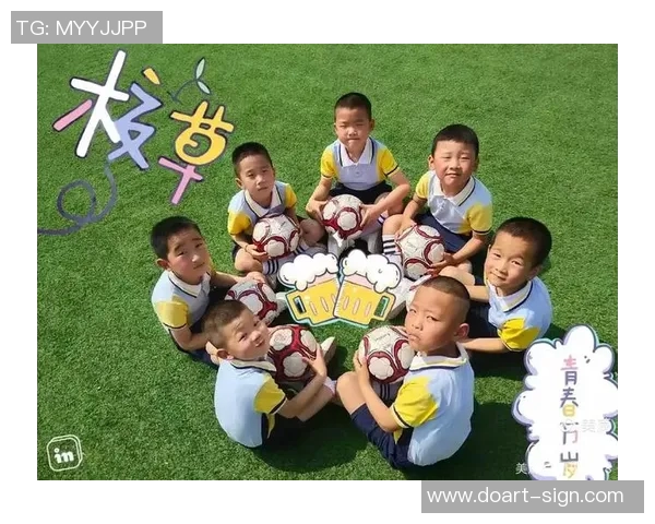 足球明星与孩子们的欢乐时光一起踢球互动让梦想起航的温馨瞬间